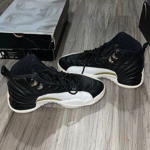 Air jordan 12 retro. Black and white mens size 8